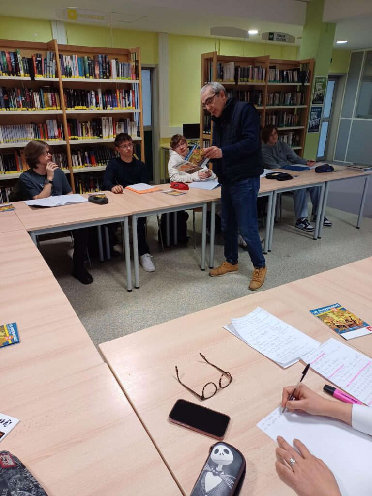 M. Aymé, de la librairie Passion BD à Douai, est intervenu pour présenter son métier aux élèves de 1CIEL.