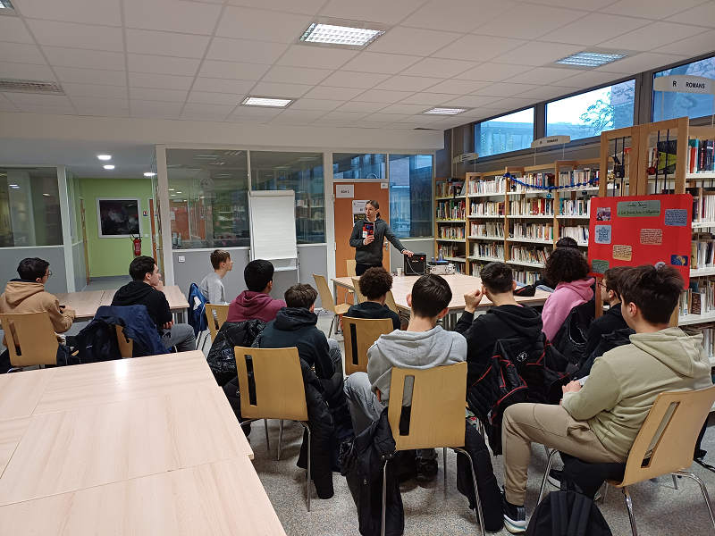 Thierry Moral lit un extrait de son livre.